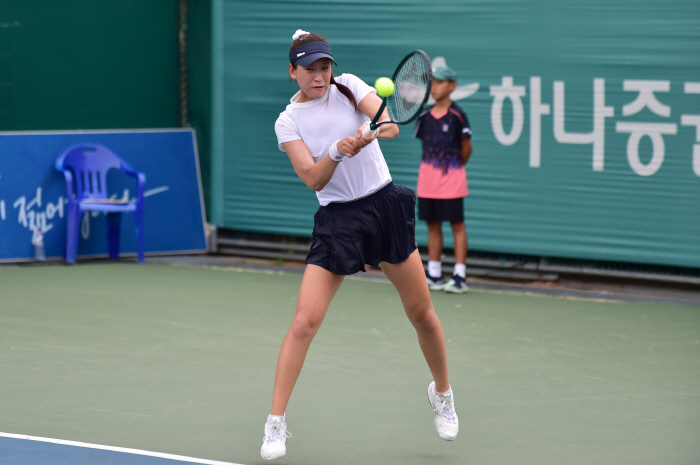The Korea Tennis Association implements a safety manual for game operation to protect players in the heat wave