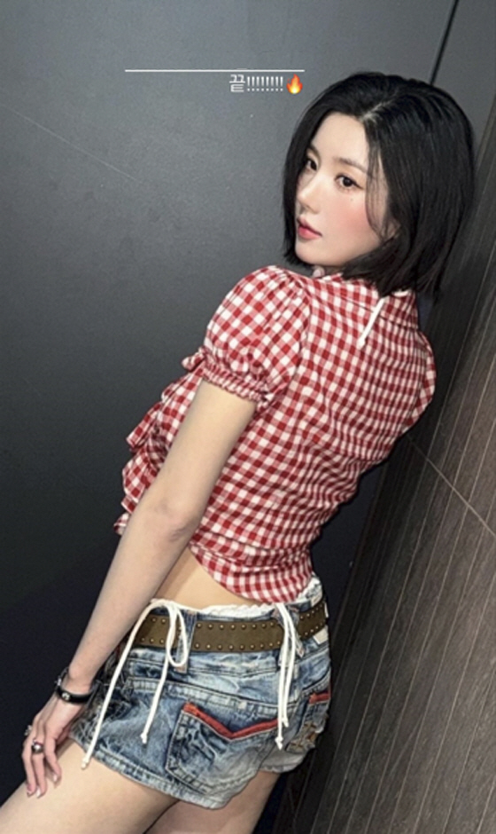 Kwon Eun-bi, who tore the water bomb apart, and her bikini body heightened stimulation performance is hot