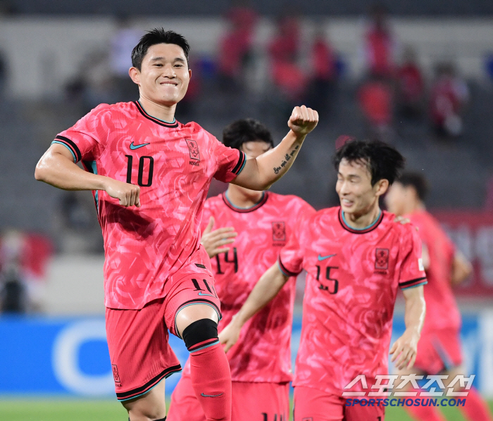 Lee Dong-kyung's left foot, the first goal of the fantastic kick, is real. The European team is in line for the second-term competition 