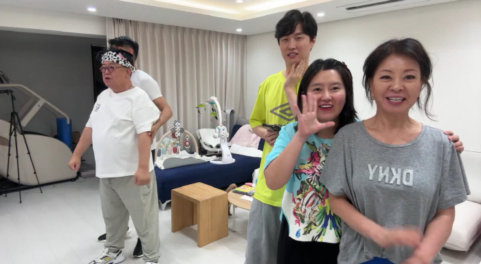 Lee Yong-sik, 73, lost weight in twilight childcare..Lee Soo-min is raising children in three shifts (Appo TV)