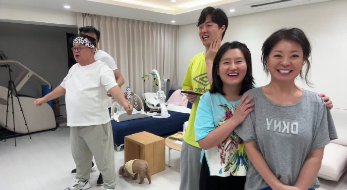 Lee Yong-sik, 73, lost weight in twilight childcare..Lee Soo-min is raising children in three shifts (Appo TV)
