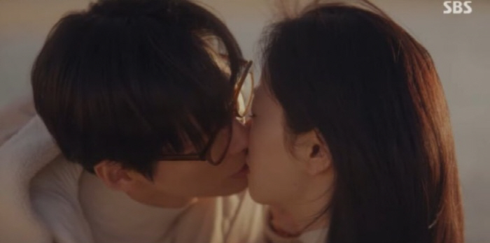‘Our Movie’ Heats Up as Namkoong Min and Jeon Yeo-been Share First Kiss and True Confession