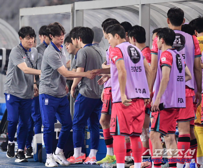  Coach Hong Myung-bo won 30 games against China