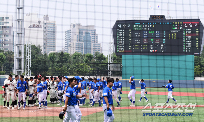 Deoksu High School and Jinyoung High School advance to the quarterfinals of Cheongryonggi after winning the cold game