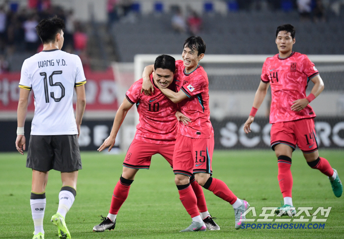  Lee Dong-kyung succeeded in a pleasant first goal against China