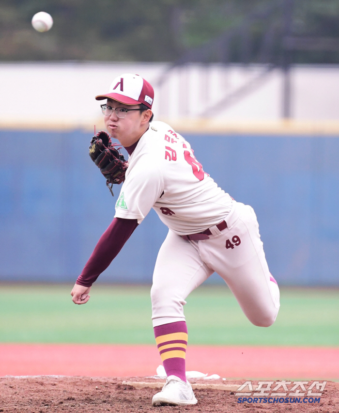  Sangdong High School Kim Moo-jung's powerful pitch to catch out count
