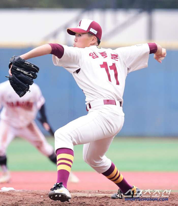  Sangdong High School's Lim Jong-hoon, Cheongryonggi, Masan Yongmago's opponent pitching