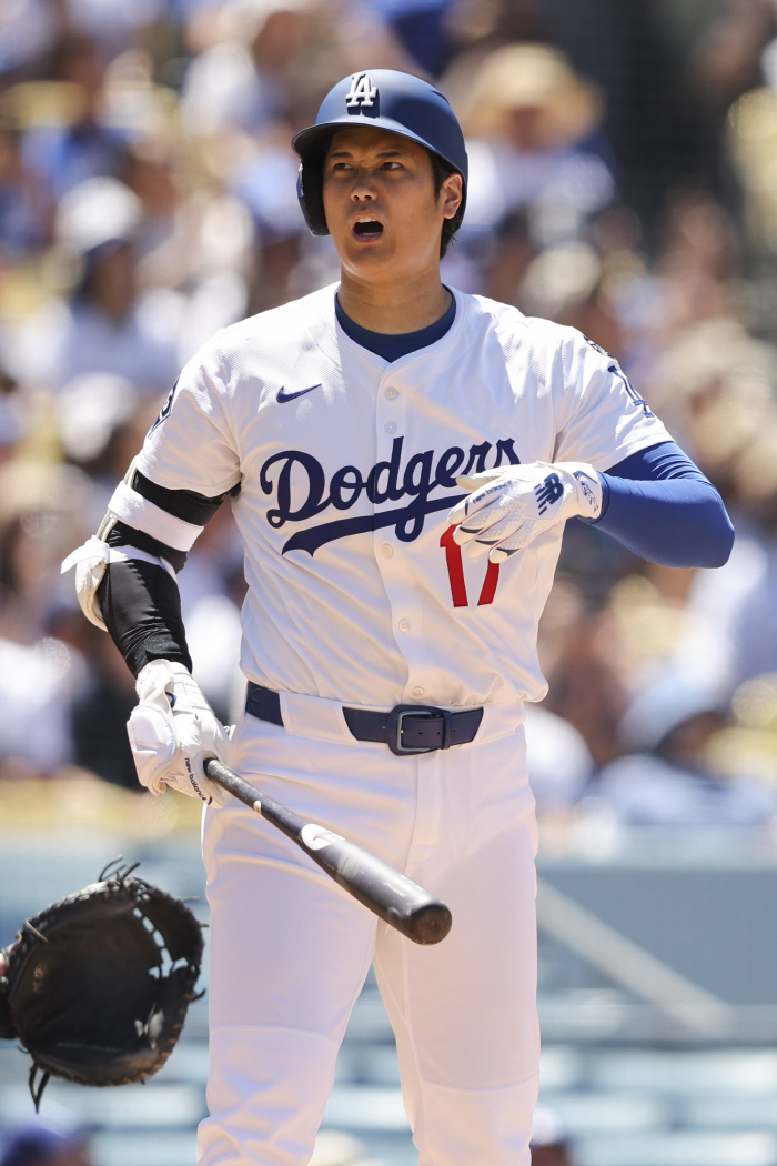Pitcher Ohtani is rising and batter Ohtani is also struggling to work on the sideline over 30? The batting average of 0.2801 points and the OPS collapsed together