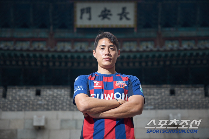 Report to Castle Park! Han Chan-hee left Pohang and wore Suwon FC uniform