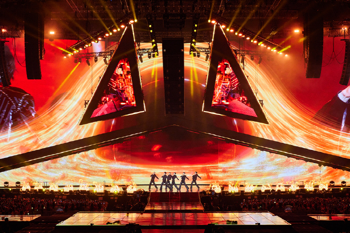 RIIZE Kicks Off First Solo Concert, Attracting 31,000 Fans Over Three Days