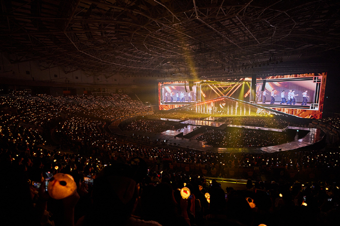 RIIZE Kicks Off First Solo Concert, Attracting 31,000 Fans Over Three Days