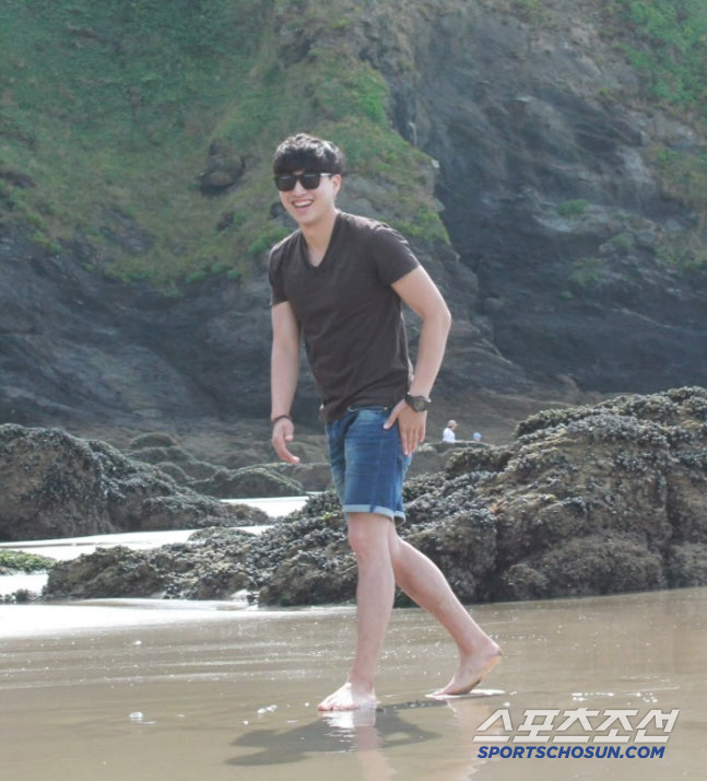  I'm hungry to walk in Cornwall with Ji Eun, Park Wi reveals pictures of two towering feet before general paralysis