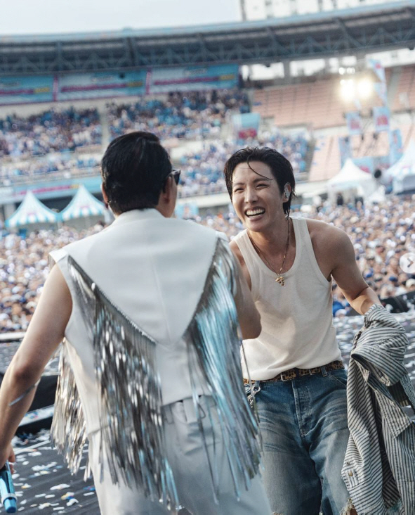 Son Heung-min Makes Surprise Appearance at Psy’s ‘Summer Swag Show’