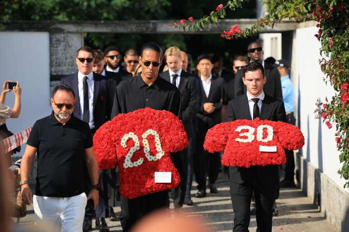 This is the best personality! Jota Funeral Day Dance Party → Liverpool FW, Later Attempt to Transfer to Barcelona