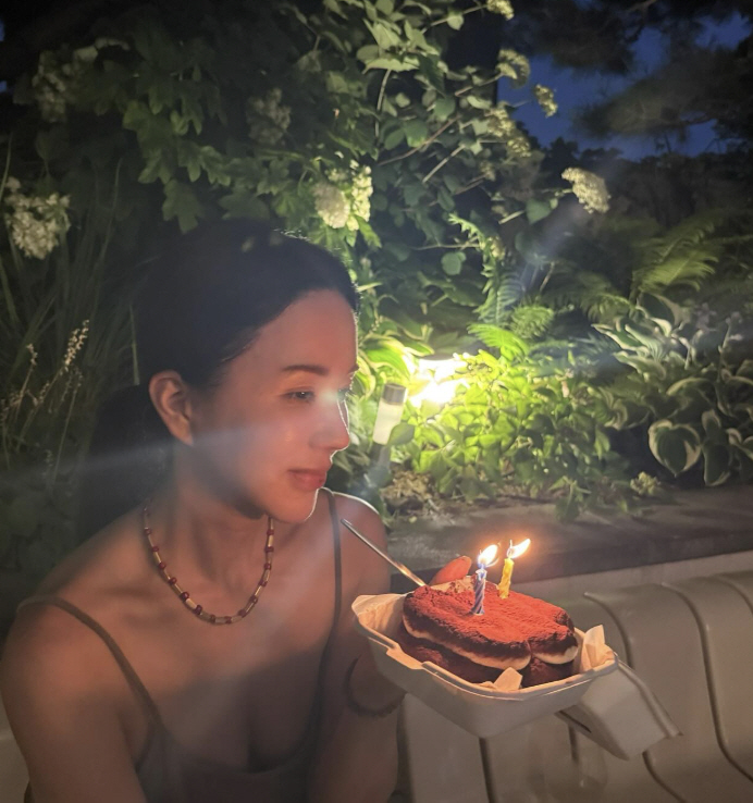 Uhm Jung-hwa, a big party in the garden of her 5 billion Hannam-dong house..Park-level landscaping  super-large scale