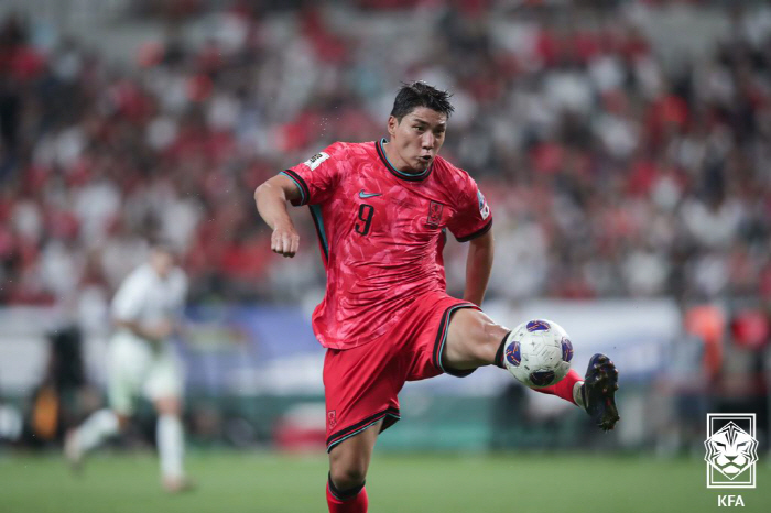 War start Hong Myung-boho's modified three-back operation, resident Kyu-moon, Seon-min Lee Dong-kyung and three-top Kim Bong-soo's debut match (line-up against China)