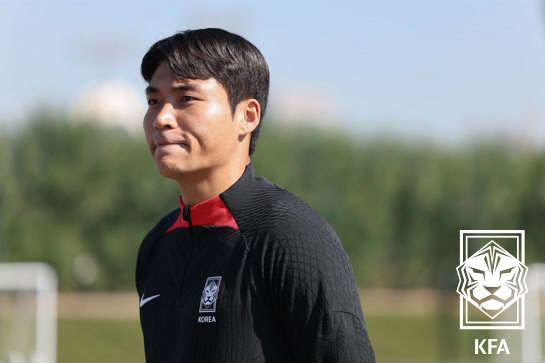 War start Hong Myung-boho's modified three-back operation, resident Kyu-moon, Seon-min Lee Dong-kyung and three-top Kim Bong-soo's debut match (line-up against China)