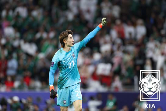 War start Hong Myung-boho's modified three-back operation, resident Kyu-moon, Seon-min Lee Dong-kyung and three-top Kim Bong-soo's debut match (line-up against China)