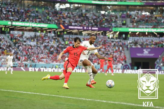 War start Hong Myung-boho's modified three-back operation, resident Kyu-moon, Seon-min Lee Dong-kyung and three-top Kim Bong-soo's debut match (line-up against China)