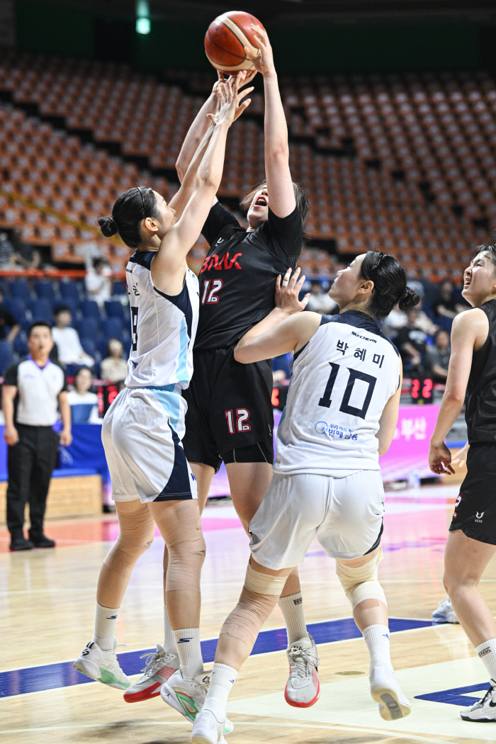 WKBL Futures League increases BNK and Samsung Life Insurance's chances of advancing to the semifinals