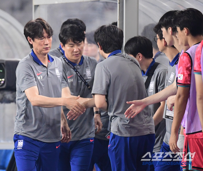  30 An iron defense that is as valuable as a complete victory, and a thumbs up for performance beyond what Hong Myung-bo prepared!