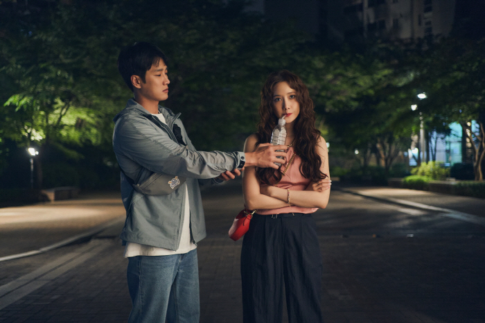 Big chemistry I've never seen before..The devil moved in Lim Yoon-ah X Ahn Bo-hyun meets crazy