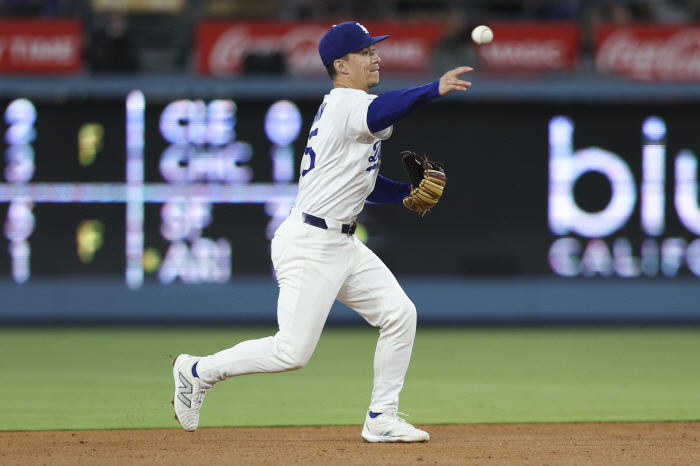 Despite Kim Hye-sung's fate as a born platoon and the injury to the fielder's line, he still has a chance to start the second baseman until the 9th