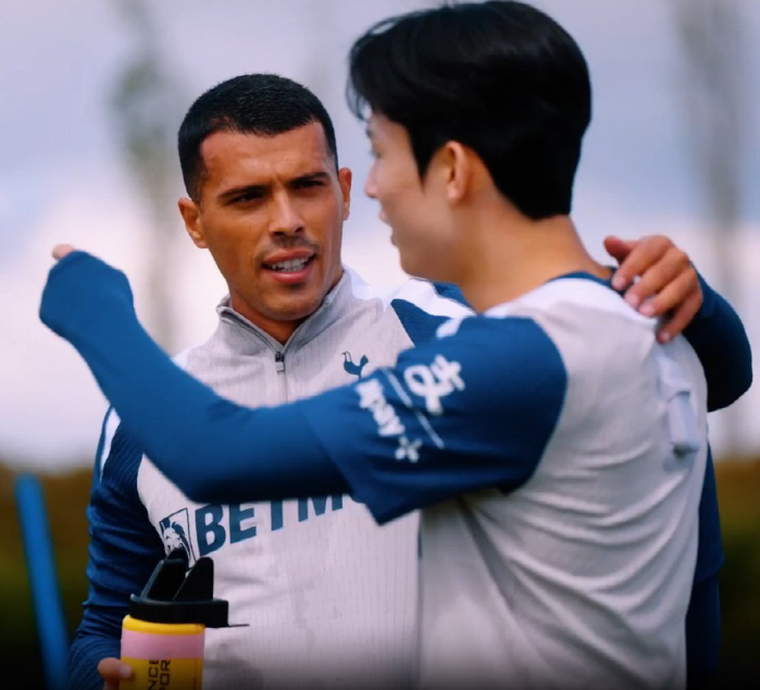 Director Frank's Devil's Smile Yang Min-hyuk is exhausted from the first training, and prisoner helpers are all shaking their heads...Son Heung-min → No Romero
