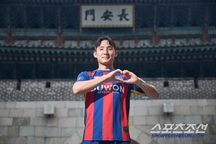 FC Seoul multi-defense Lee Si-young, who knows mechanical ball, wore Suwon FC uniforms! to help the team