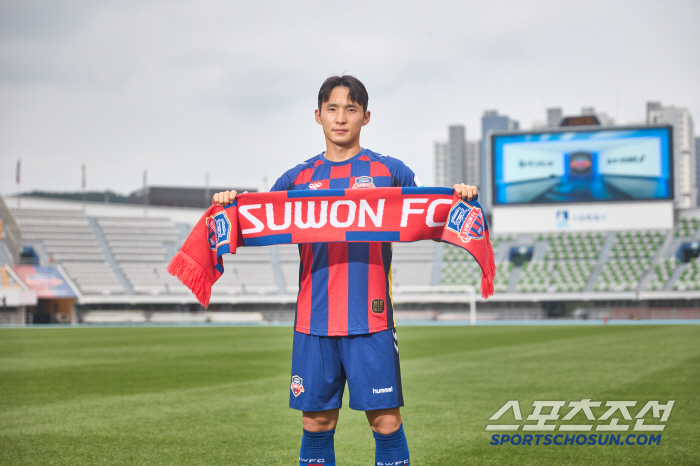 FC Seoul multi-defense Lee Si-young, who knows mechanical ball, wore Suwon FC uniforms! to help the team