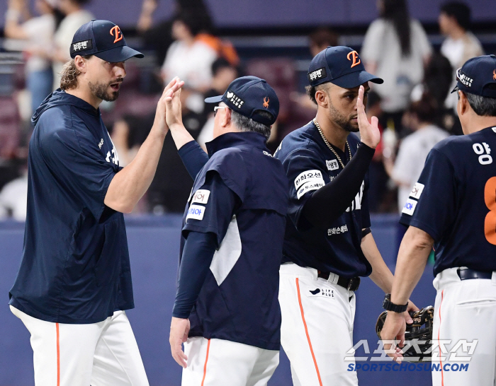 Hanwha? Nothing happened...The master is also tongue-in-cheek. The battle for No. 1 ranking goes to the end