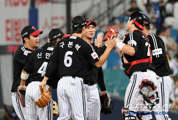 Hanwha? Nothing happened...The master is also tongue-in-cheek. The battle for No. 1 ranking goes to the end