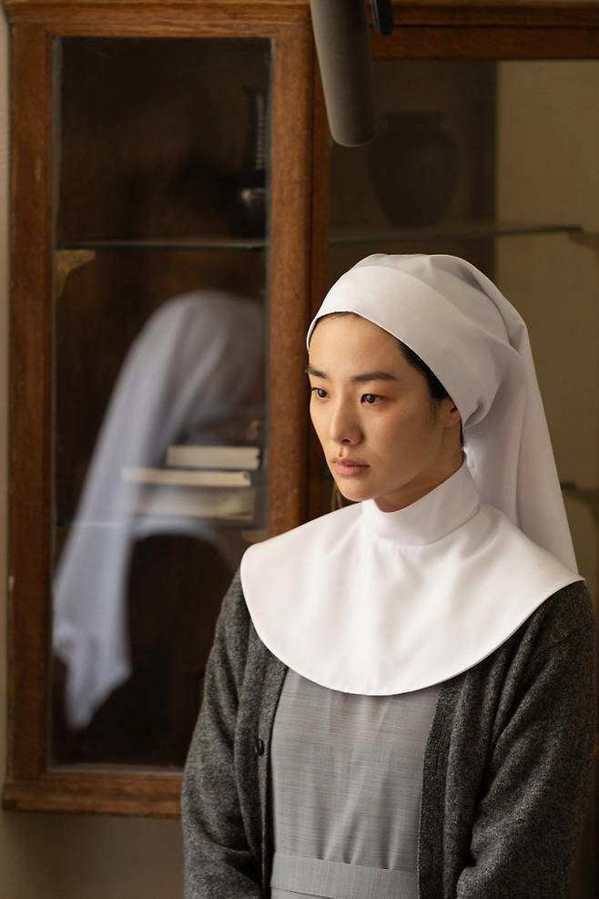 I can't watch Stephanie Lee horror movies because I'm scared, but I read them all as soon as I get the script