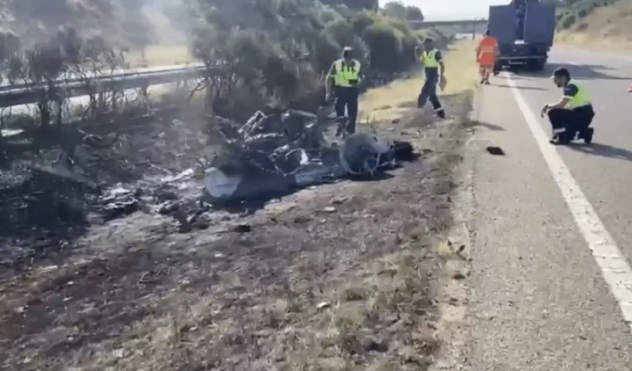 I tried to go 5 minutes earlier, but I finally left 50 years earlier. Spanish police reported a shock, and Jota's tragic accident was caused by speeding  bad road conditions