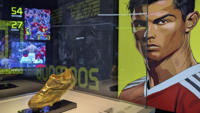 Ignoring 60,000 Korean fans → Ronaldo is playing hard in Hong Kong. Promoting the CR7 museum for the first time, even family members