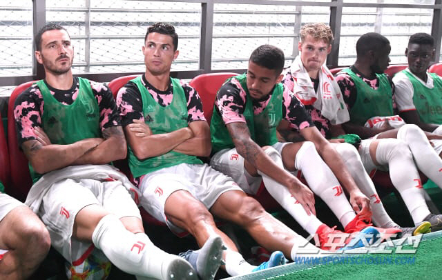 Ignoring 60,000 Korean fans → Ronaldo is playing hard in Hong Kong. Promoting the CR7 museum for the first time, even family members