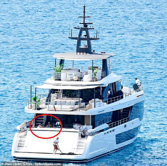 Is this the captain of the national team? A colleague died, but he didn't attend the funeral. A vacation on a luxury yacht...→ I'll block it