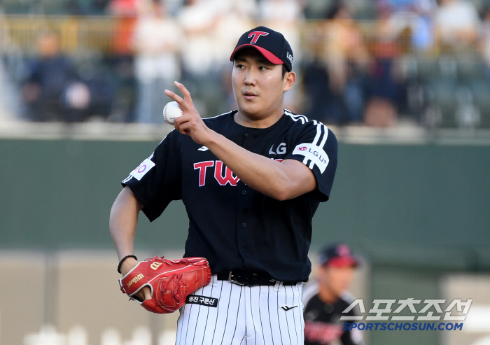 It's impossible to win back the first place. Now, he is aiming to sweep the last three consecutive games as the three domestic starters who must protect the second place