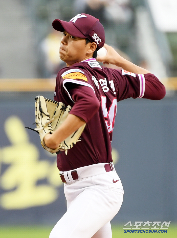 LG barely managed to keep second place. Tied by foot baseball in the 7th inning → Kim Hyun-soo's thrilling come-from-behind hit, 4-3 come-from-behind victory. Kiwoom 6 consecutive losses → 60 losses 
