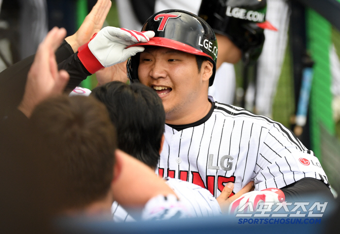 LG barely managed to keep second place. Tied by foot baseball in the 7th inning → Kim Hyun-soo's thrilling come-from-behind hit, 4-3 come-from-behind victory. Kiwoom 6 consecutive losses → 60 losses 