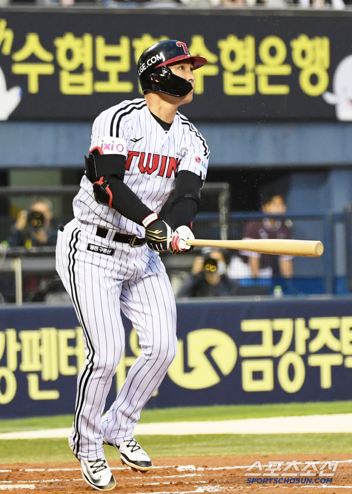 LG barely managed to keep second place. Tied by foot baseball in the 7th inning → Kim Hyun-soo's thrilling come-from-behind hit, 4-3 come-from-behind victory. Kiwoom 6 consecutive losses → 60 losses 