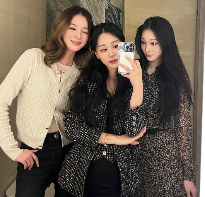 New World's eldest daughter, All Day Project Annie, has solved the story of a chaebol family again. Do I lick the yogurt lid?