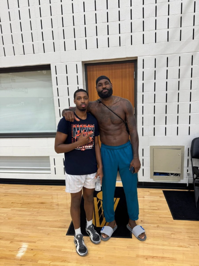 One picture of LeBron, convinced of the Clble transfer rumour. LeBron's practice place every summer vs. media LeBron's intentional production