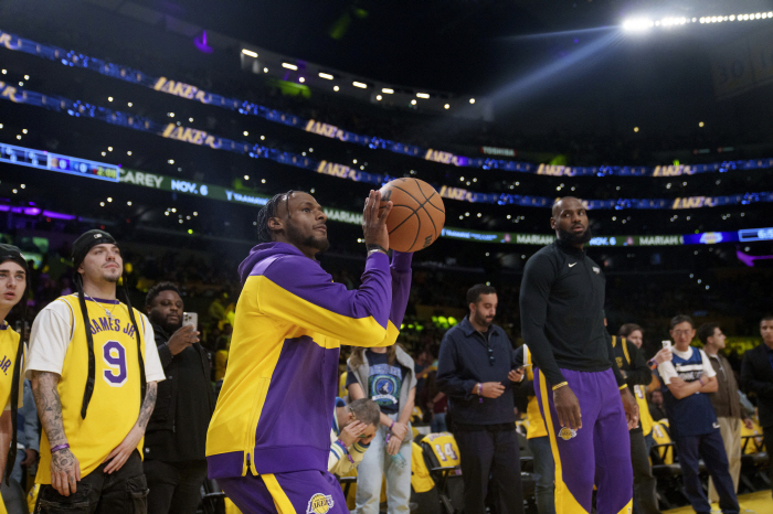 One picture of LeBron, convinced of the Clble transfer rumour. LeBron's practice place every summer vs. media LeBron's intentional production