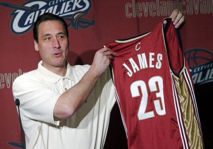 One picture of LeBron, convinced of the Clble transfer rumour. LeBron's practice place every summer vs. media LeBron's intentional production