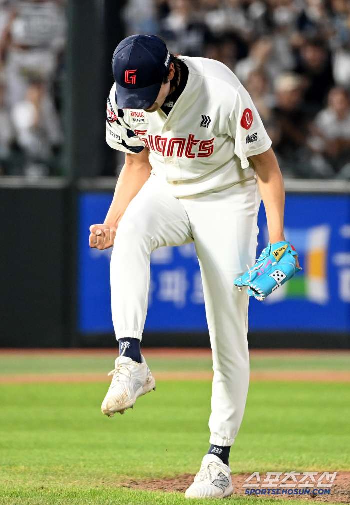  Cheorwon Jung, Minseok Kim, strike out and cheer!