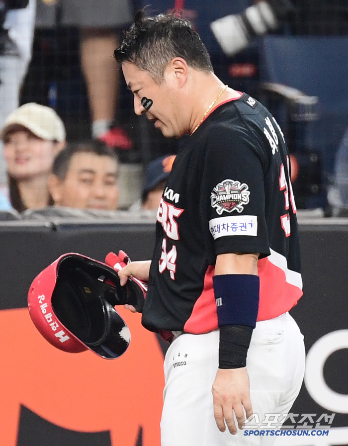  Choi Hyung-woo voluntarily replaced after playing a strong base run