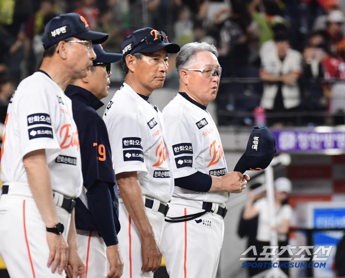  Director Kim Kyung-moon has won four consecutive games in a good mood