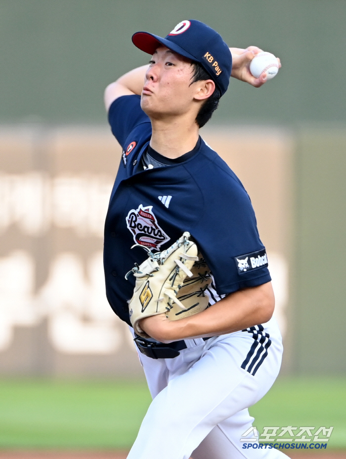 Doosan starter Choi Min-seok's hard throw