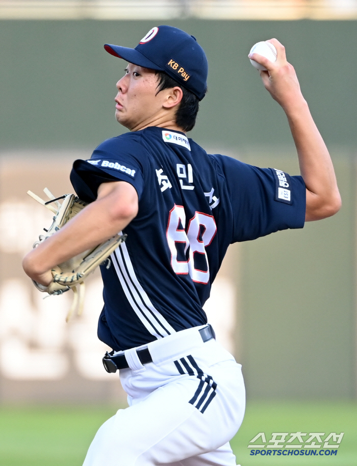  Doosan starter Choi Min-seok's hard throw